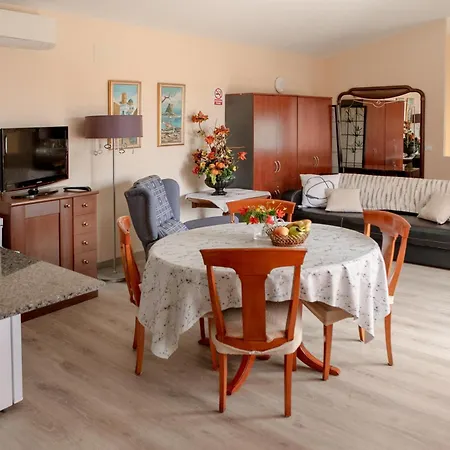 La Amistad En Con Piscina Compartida *