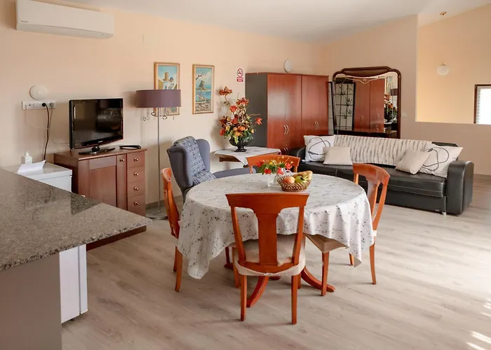 La Amistad En Con Piscina Compartida *