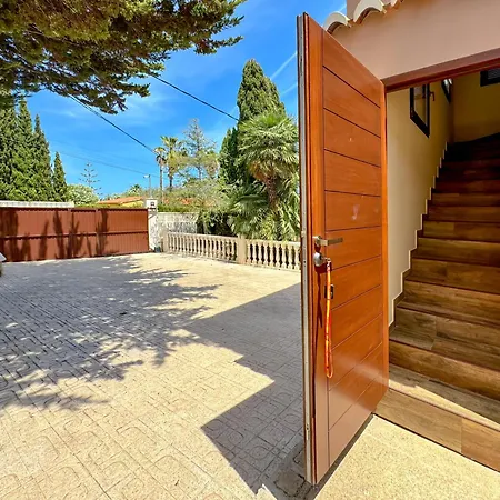 Apartment La Amistad En Con Piscina Compartida